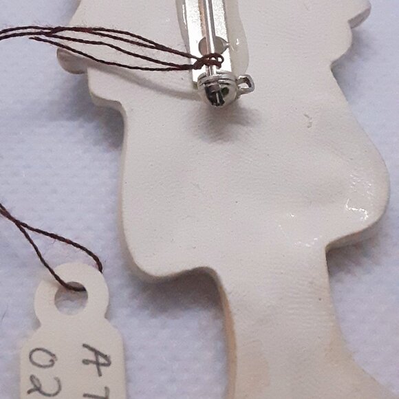 New ExClaymations Art to Wear Shopping Angel Pin trimmed in 22 kt gold - Picture 5 of 13